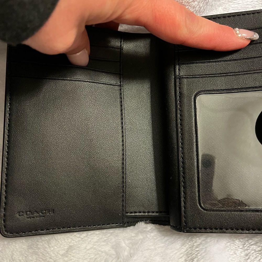 COPY - Wallet - Picture 2 of 8